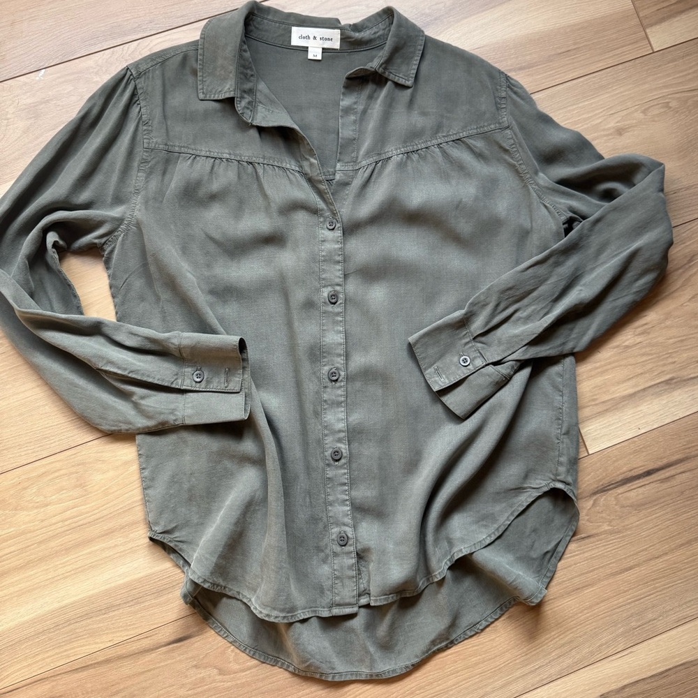 cloth & stone Olive Green Button-Front Shirt Blouse